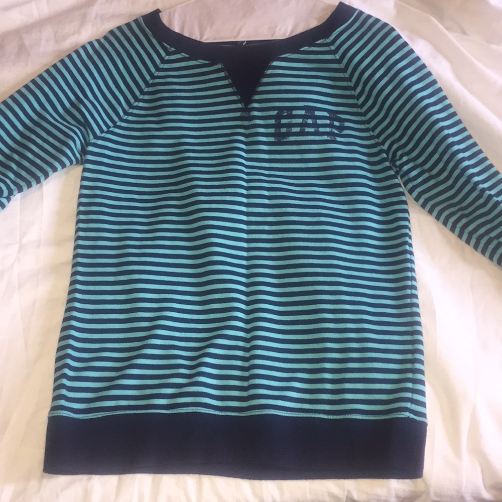 GAP (quarter length sleeves) (like new)